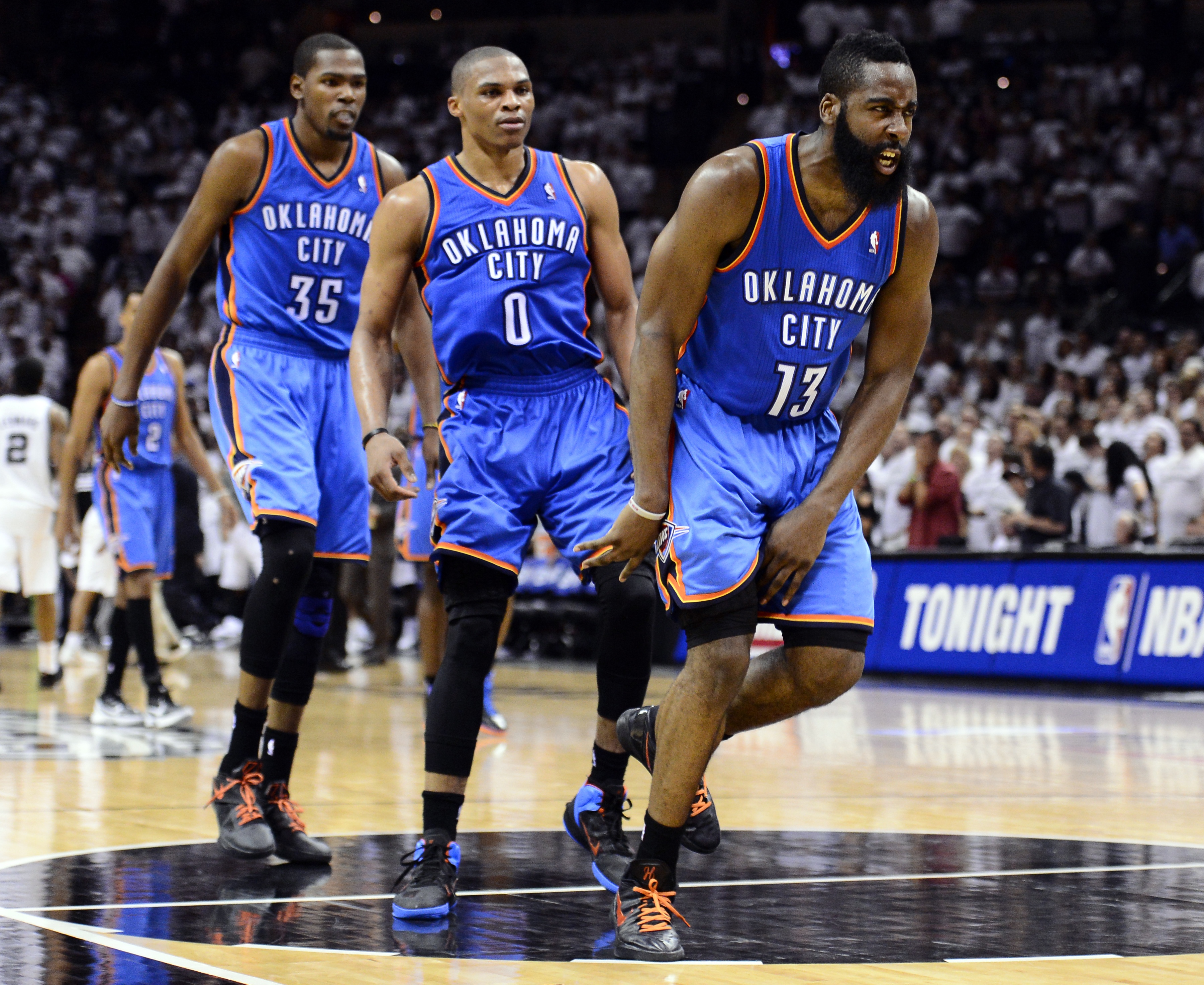 圣诞夜60分不是传说！詹姆斯500+前无古人 库里一遇圣诞就隐身？