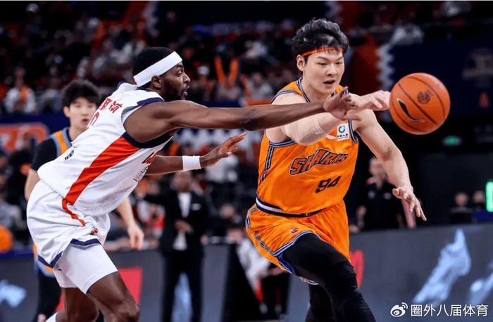 开云官网-郭艾伦缺席,上海大胜广州!张镇麟9中1狂打铁,王哲林破万分大关|上海队|洛夫顿|浙江队|浙江男篮|上海男篮_新浪体育_新浪新闻